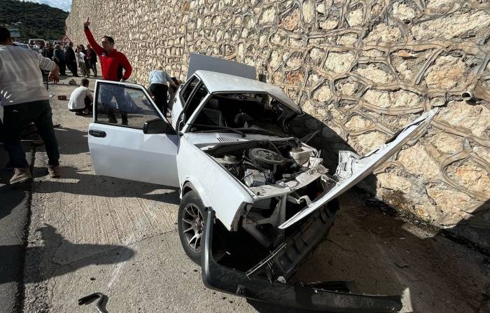 Mersin’de 3 Otomobilin Karıştığı Kazada 1 Kişi Öldü, 9 Kişi Yaralandı