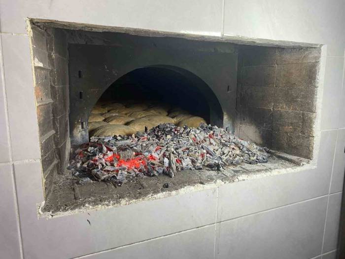 600 Yıllık Geçmişi Olan Ata Ekmeğini Ekmek Kapısı Yaptılar