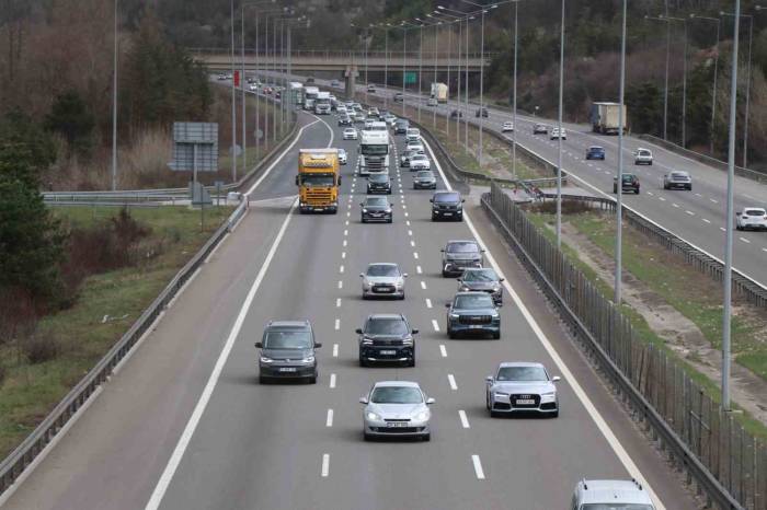 Tatil Bitmeden Erken Dönüş Başladı: Ramazan Bayramı’nın Son Gününde Akıcı Yoğunluk