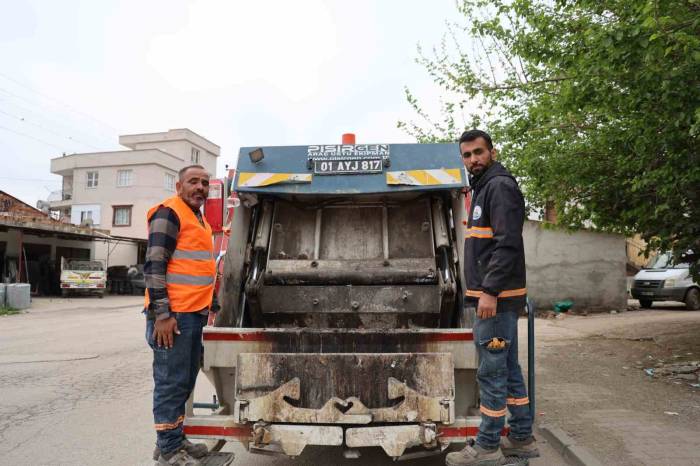 Temizlik Ekibi Kaplumbağaların Hayatını Kurtardı