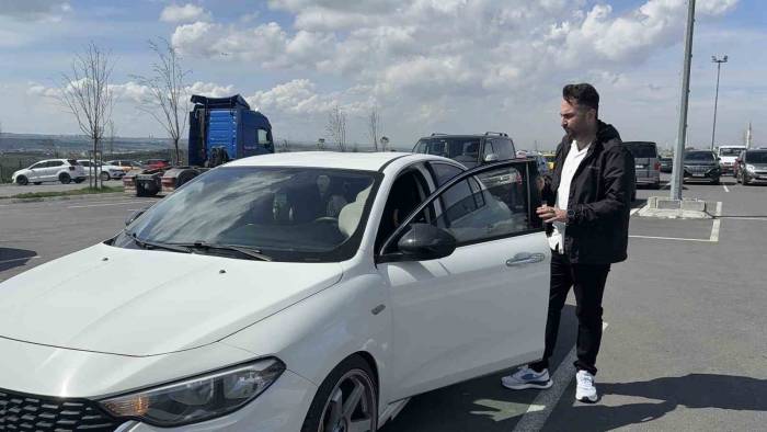 İstanbul’da İlginç Olay, Çarpıp Hasar Verdiği Aracı Kendi Tamir Etti