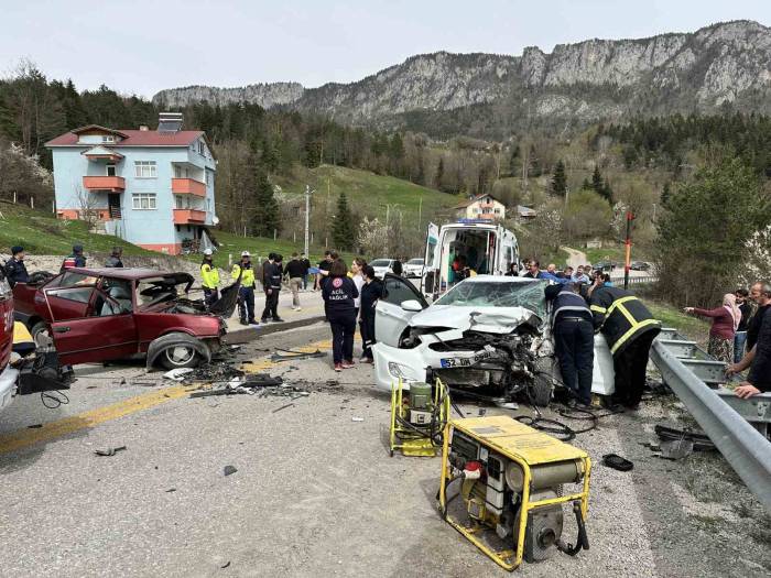 Kastamonu’da 2 Otomobil Çarpıştı: İlk Belirlemelere Göre 3 Kişi Öldü, 4 Kişi Yaralandı