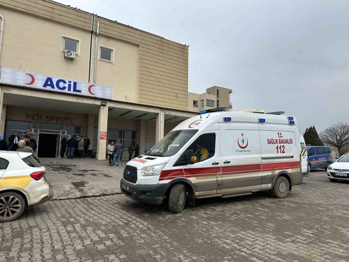 Siverek’te Balkondan Düşen Çocuk Hayatını Kaybetti