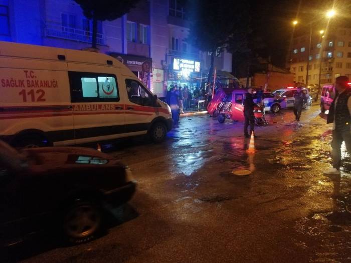 Isparta’da Otomobille Çarpışan Elektrikli Motosiklet Sürücüsü Yaralandı