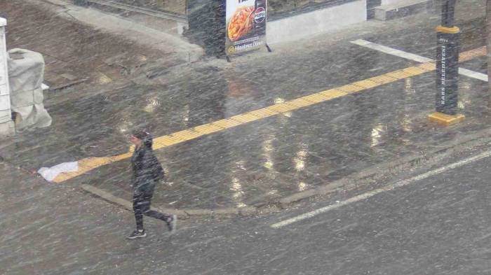 Kars’ta Baharda Kış Hüküm Sürüyor