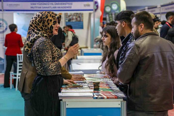 Van Büyükşehir Belediyesi, Doğu Anadolu Kariyer Fuarı’nda Stant Açtı
