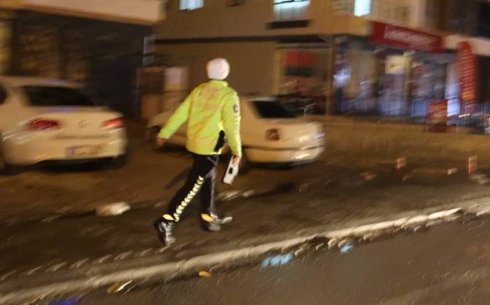 Polis, Uygulama Noktasını Görünce Geri Geri Kaçan Aracı Koşarak Böyle Yakaladı