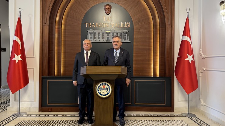 ak-parti-genel-baskan-yardimcisi-hayati-yazici-trabzonda-konustu-5.jpg