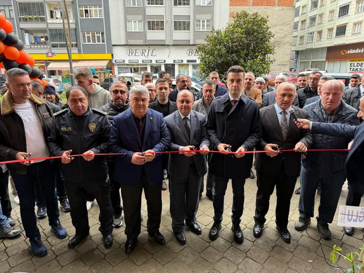 rizenin-cayeli-ilcesinde-genc-girisimci-isadami-kasim-kuru-tarafindan-hayata-gecirilen-bulent-borek-subesinin-acilisi-coskuyla-gerceklestirildi-5.jpg