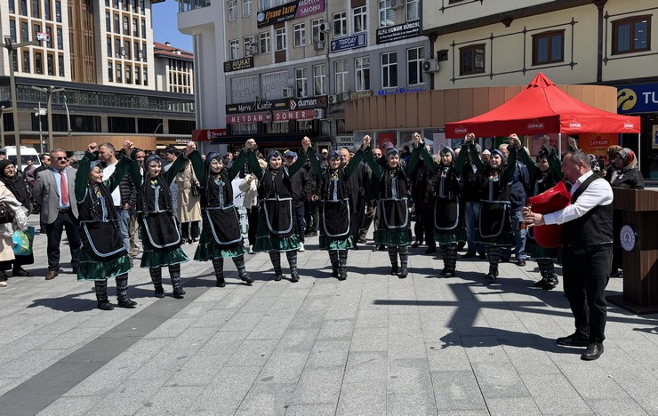 rizede-turizm-haftasi-dolayisiyla-kortej-yuruyusu-gerceklestirildi-1.jpg