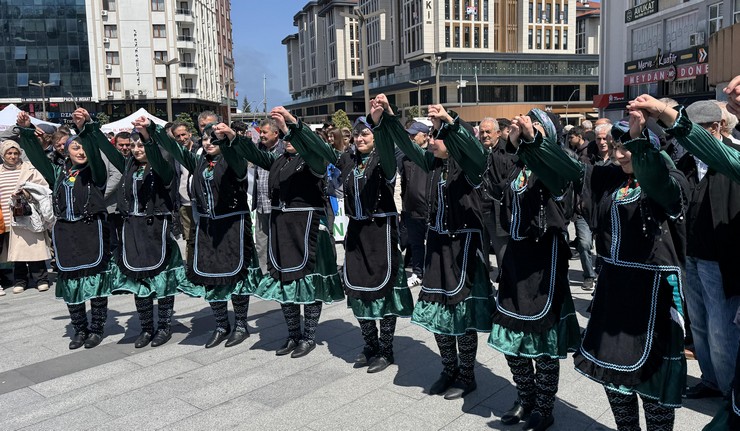 rizede-turizm-haftasi-dolayisiyla-kortej-yuruyusu-gerceklestirildi-2.jpg