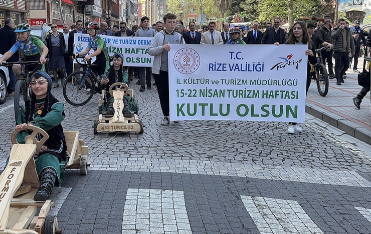 rizede-turizm-haftasi-dolayisiyla-kortej-yuruyusu-gerceklestirildi-4.jpg