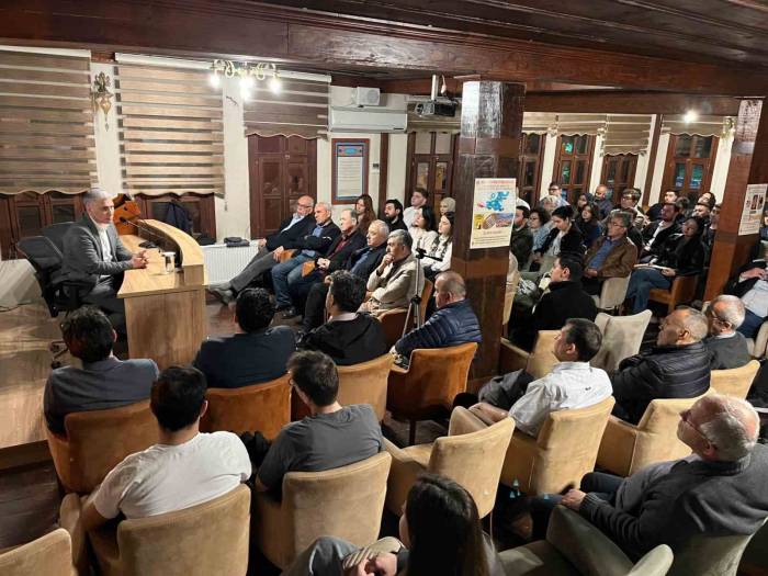 ’askeri Sektörün Bugünü Ve Geleceği Üzerine’ Konulu Konferans Düzenlendi