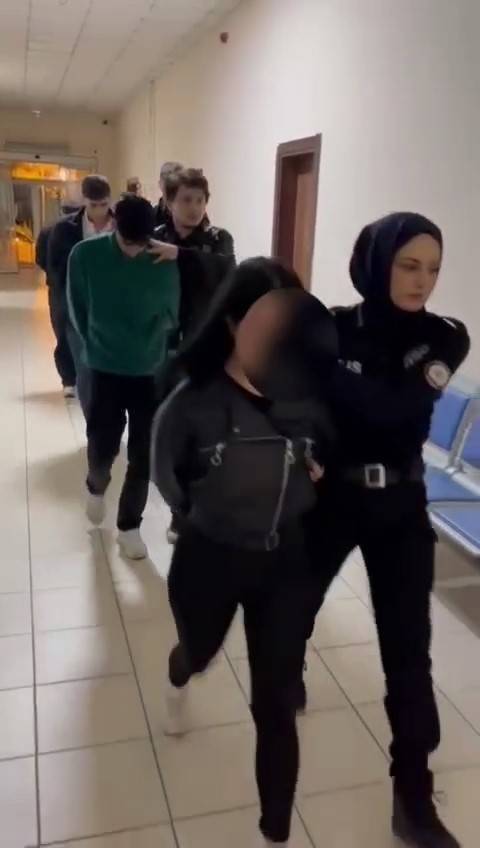 Silahla Telefon Gasp Eden 5 Şüpheli Kıskıvrak Yakalandı