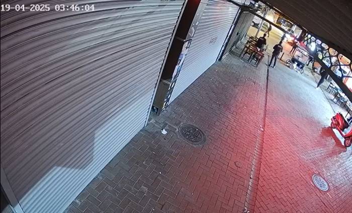 Eşini Öldürüp, Kızını Da Yaralayan Adamın Etkisiz Hale Getirildiği Görüntüler Ortaya Çıktı