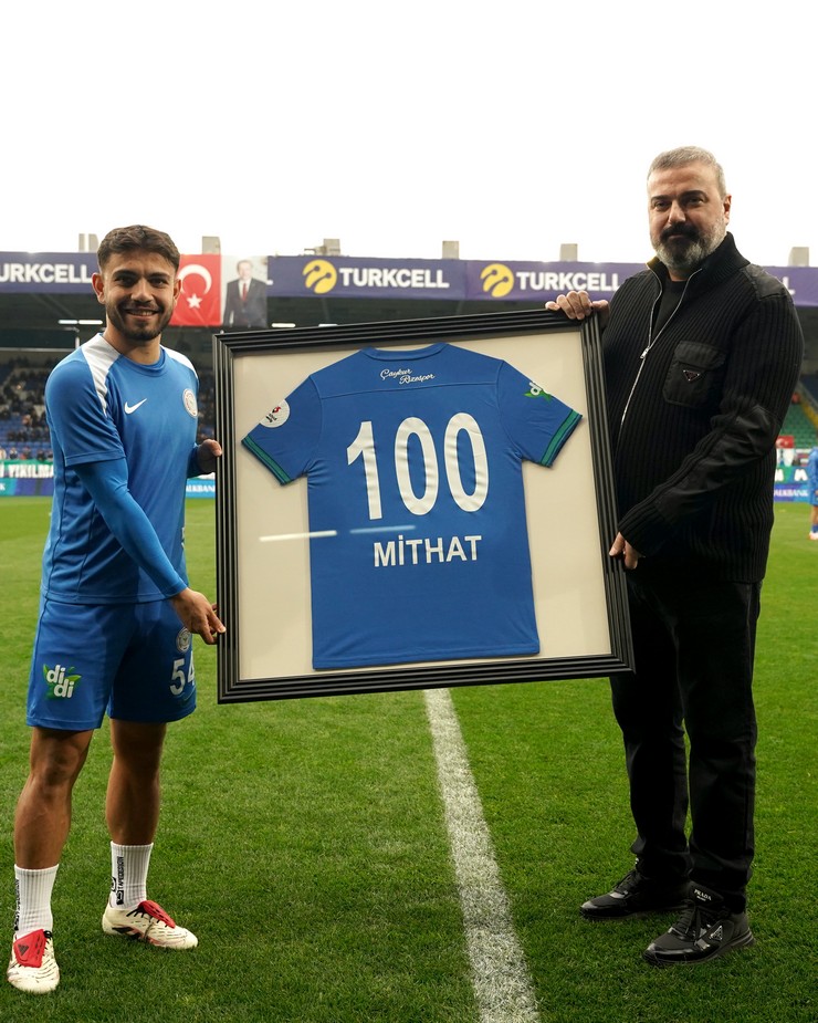aykur-rizesporda-mithat-pala-100-maci-nedeniyle-onurlandirildi-2.jpg