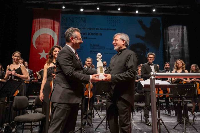 Vali Aksoy, Nevit Kodallı’nın Anısına Düzenlenen Konsere Katıldı