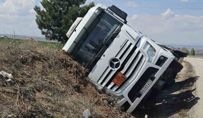 Kırıkkale’de Akaryakıt Yüklü Tanker Şarampole Devrildi
