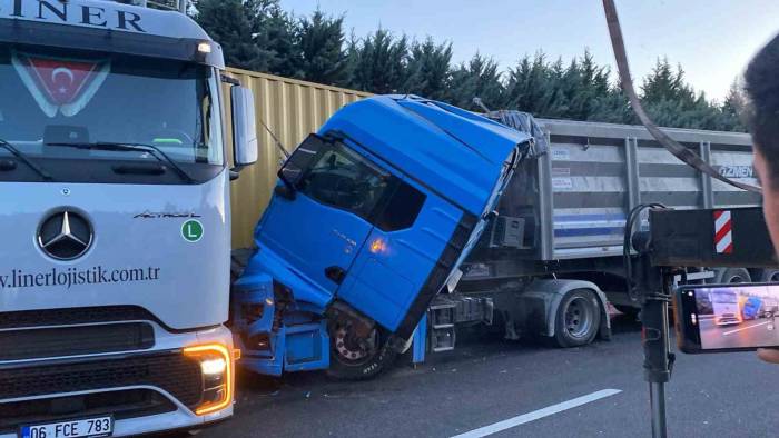 Tem’de Yavaşlayan Trafik Zincirleme Kazayı Beraberinde Getirdi