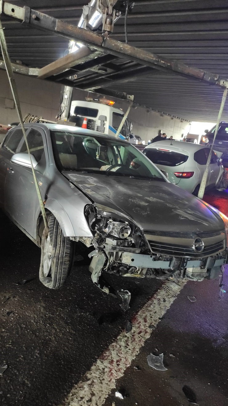 trabzonun-ortahisar-ilcesi-comlekci-mahallesinde-meydana-gelen-zincirleme-trafik-kazasinda-25-arac-birbirine-girerken-kazada-ilk-belirlemelere-gore-12-kisi-yaralandi.jpg