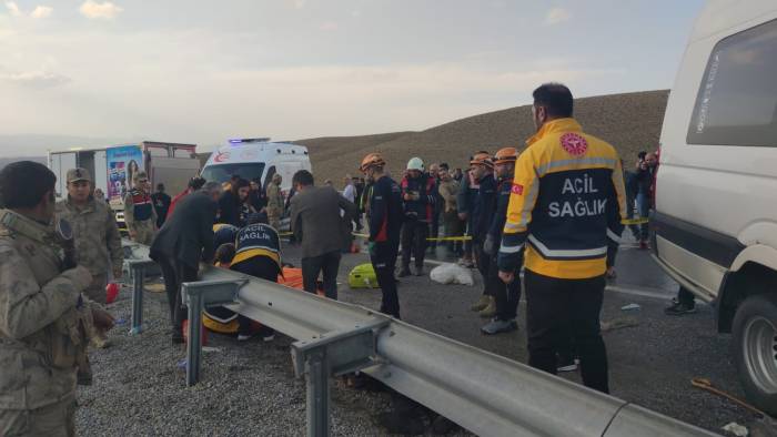 Van’da Feci Kaza: 6 Ölü, 8 Yaralı