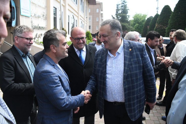 deva-partili-hasan-karal-secim-bolgesi-istanbulda-teskilat-mensuplariyla-bir-araya-geldi-1.jpg