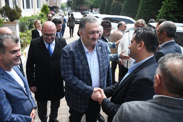 deva-partili-hasan-karal-secim-bolgesi-istanbulda-teskilat-mensuplariyla-bir-araya-geldi-5.jpg