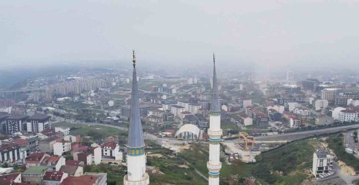 Arnavutköy’de Depremde Hasar Alan Cami Mühürlendi