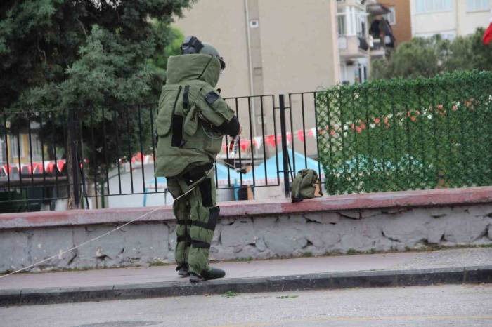 Okul Önünde Şüpheli Çanta Paniği: Okul Bahçesi Boşaltıldı