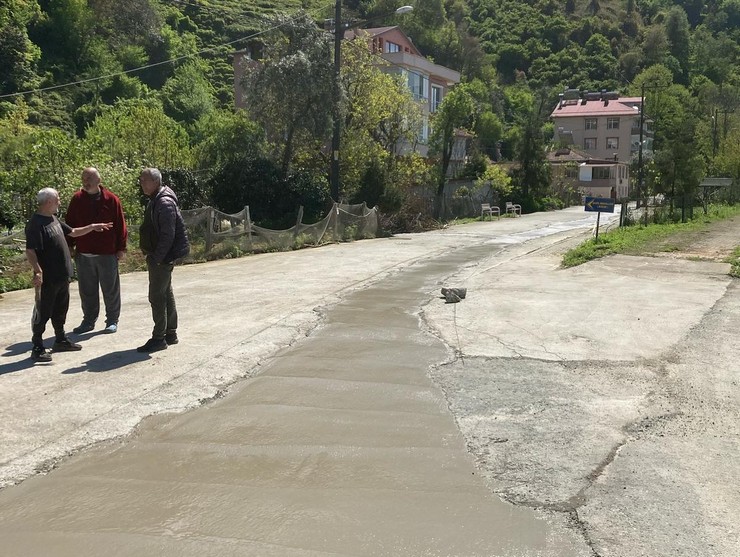 findikli-belediyesi-ustyapi-birimi-dogalgaz-calismalari-sonrasi-yol-onarimina-devam-ediyor-3.jpg