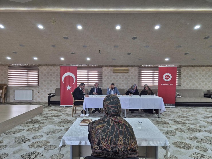 rizede-kadin-din-gorevlileri-kuran-i-kerimi-guzel-okuma-yarismasinda-yaristi-7.jpg