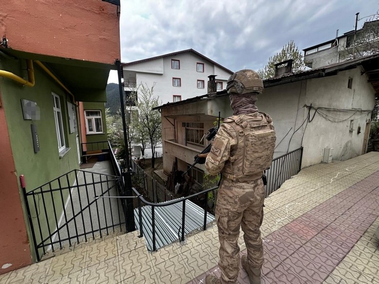 artvin-ve-trabzonda-silah-kacakciligi-operasyonu-9-gozalti-3.jpg