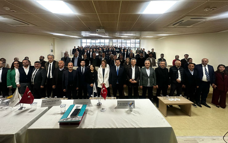 rizeli-hukukcular-dernegi-ve-recep-tayyip-erdogan-universitesi-hukuk-fakultesi-is-birligiyle-duzenlenen-lojistik-ve-tasima-hukuku-acisindan-rize-iyidere-lojistik-limani-6.jpg