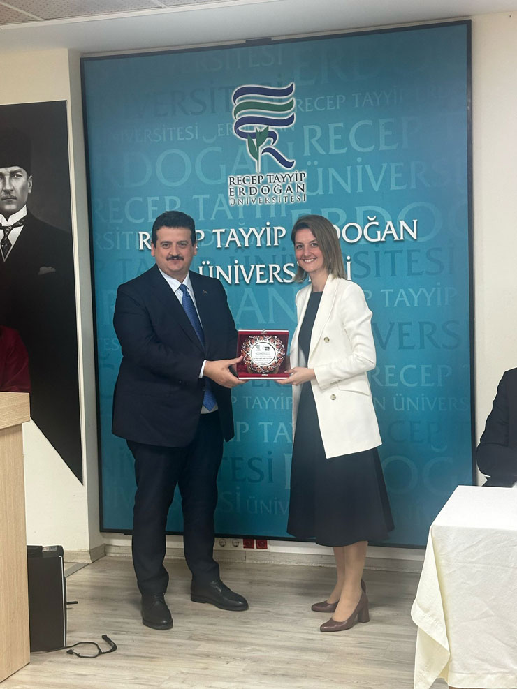 rizeli-hukukcular-dernegi-ve-recep-tayyip-erdogan-universitesi-hukuk-fakultesi-is-birligiyle-duzenlenen-lojistik-ve-tasima-hukuku-acisindan-rize-iyidere-lojistik-limani-7.jpg
