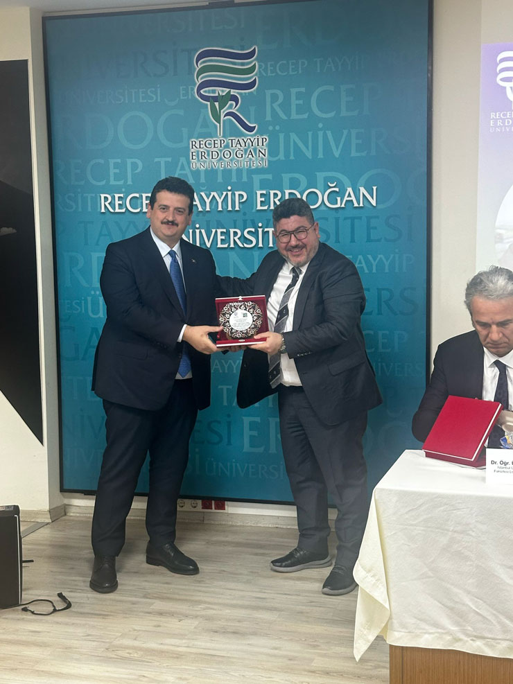 rizeli-hukukcular-dernegi-ve-recep-tayyip-erdogan-universitesi-hukuk-fakultesi-is-birligiyle-duzenlenen-lojistik-ve-tasima-hukuku-acisindan-rize-iyidere-lojistik-limani-8.jpg