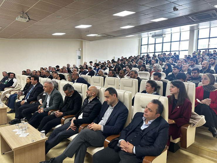 rizeli-hukukcular-dernegi-ve-recep-tayyip-erdogan-universitesi-hukuk-fakultesi-is-birligiyle-duzenlenen-lojistik-ve-tasima-hukuku-acisindan-rize-iyidere-lojistik-limani.jpg