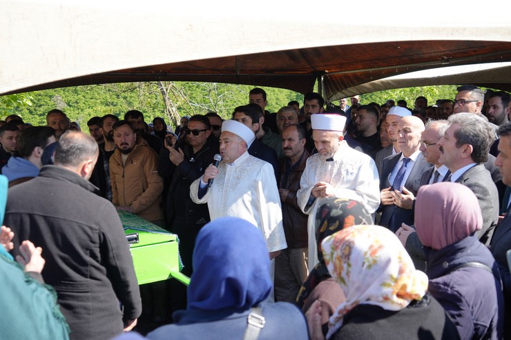 samsunun-canik-ilcesinde-akaryakit-istasyonunda-meydana-gelen-heyelanda-hayatini-kaybeden-baba-adem-kaya-ile-cocuklari-acelya-mina-ve-ayla-kaya-terme-ilcesinde-topra-11.jpg