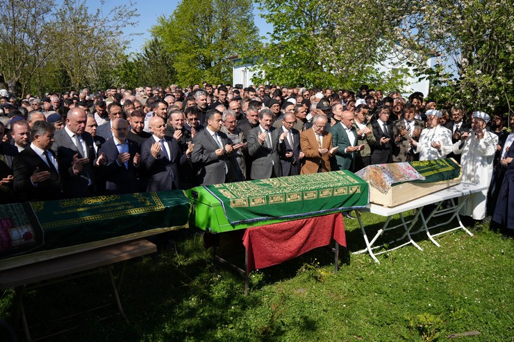 samsunun-canik-ilcesinde-akaryakit-istasyonunda-meydana-gelen-heyelanda-hayatini-kaybeden-baba-adem-kaya-ile-cocuklari-acelya-mina-ve-ayla-kaya-terme-ilcesinde-topra-7.jpg