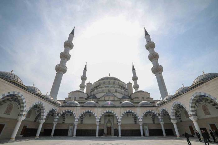 Tbmm Başkanı Kurtulmuş, Kırgızistan’da Bişkek Kırgız-türk Dostluk Devlet Hastanesi’ni Ziyaret Etti