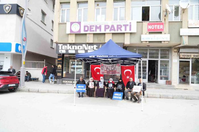 Muşlu Anneler Evlat Nöbetine Devam Ediyor