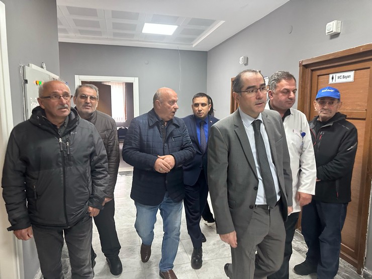 rize-il-saglik-muduru-doc-dr-gokhan-demiral-muradiye-aile-sagligi-merkezini-ziyaret-ederek-incelemelerde-bulundu-12.jpg