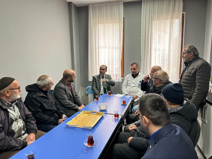 rize-il-saglik-muduru-doc-dr-gokhan-demiral-muradiye-aile-sagligi-merkezini-ziyaret-ederek-incelemelerde-bulundu-5.jpg