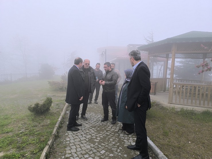 guneysu-belediye-baskani-ozer-calismalari-yerinde-inceledi-asfalt-ve-mesire-alanlarinda-gelismeler-2-001.jpg