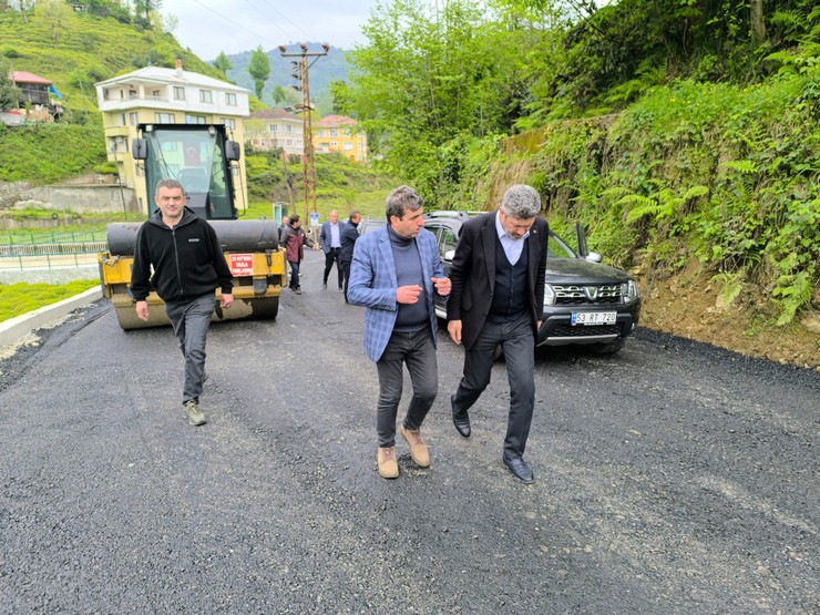 guneysu-belediye-baskani-ozer-calismalari-yerinde-inceledi-asfalt-ve-mesire-alanlarinda-gelismeler-3.jpg