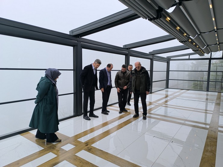 guneysu-belediye-baskani-ozer-calismalari-yerinde-inceledi-asfalt-ve-mesire-alanlarinda-gelismeler-4.jpg