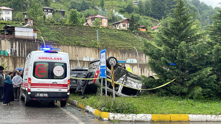 rizenin-guneysu-ilcesinde-meydana-gelen-trafik-kazasinda-suleyman-gur-65-hayatini-kaybetti-001.jpg