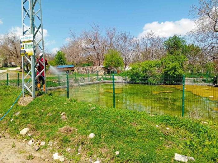 Elazığ’da Larva İlaçlama Çalışmaları Sürüyor