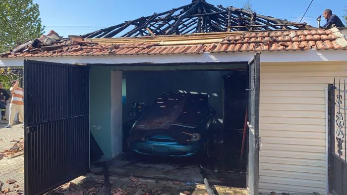 Garajın Çatısında Korkutan Yangın