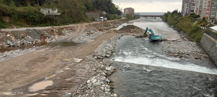 rize-il-ozel-idaresi-afetlere-karsi-alarmda-koy-koy-dere-ve-menfez-temizligi-yapiliyor-5.jpg