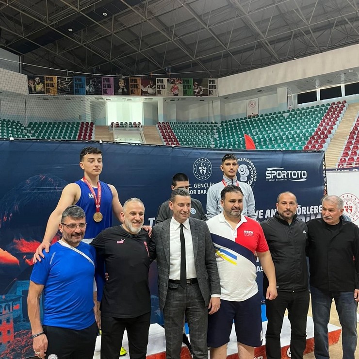 rizeli-yildiz-boksor-nihat-pehlevan-turkiye-sampiyonu-3.jpg